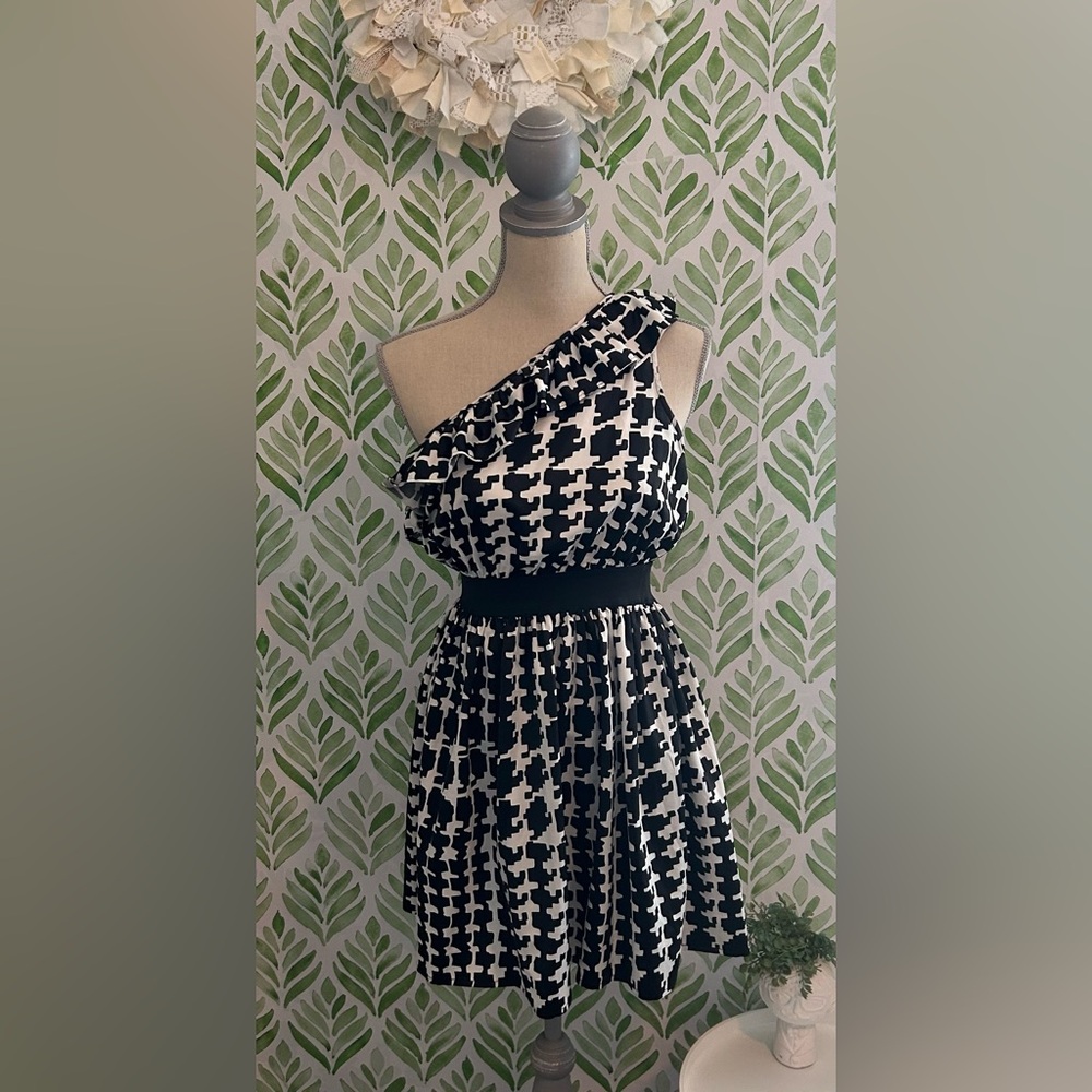 Short one shoulder dress
